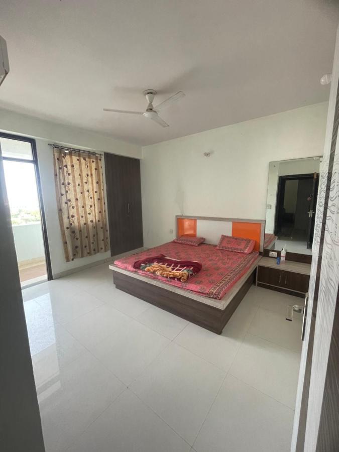 Luxurious Spacious 2 Bhk Apartment *