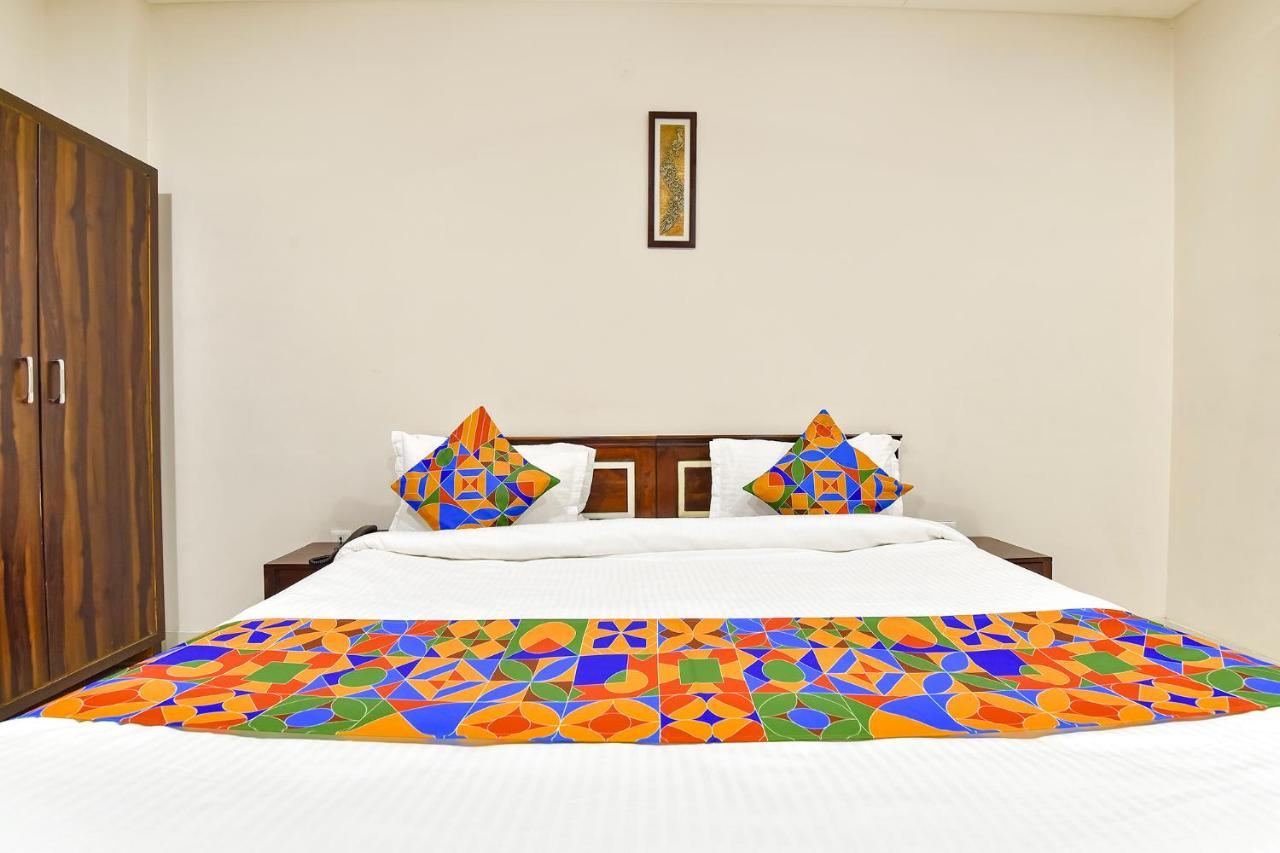 Hotel Fabhotel Gurukripa