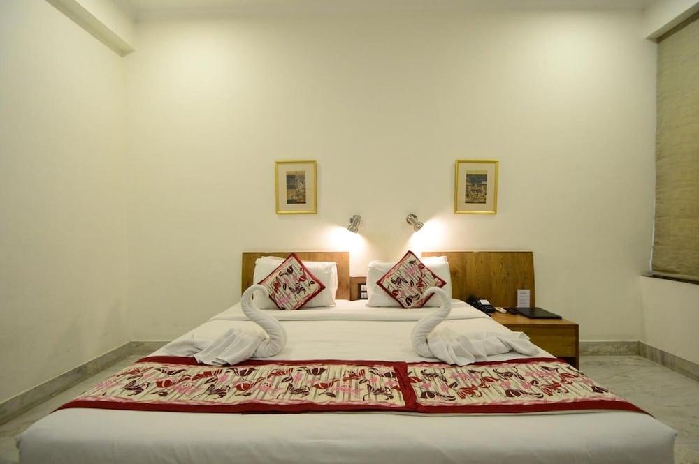 Hotel Yulia- Le