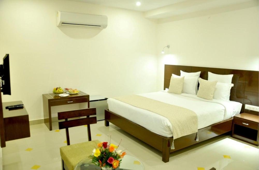 Hotel Yulia- Le 3*