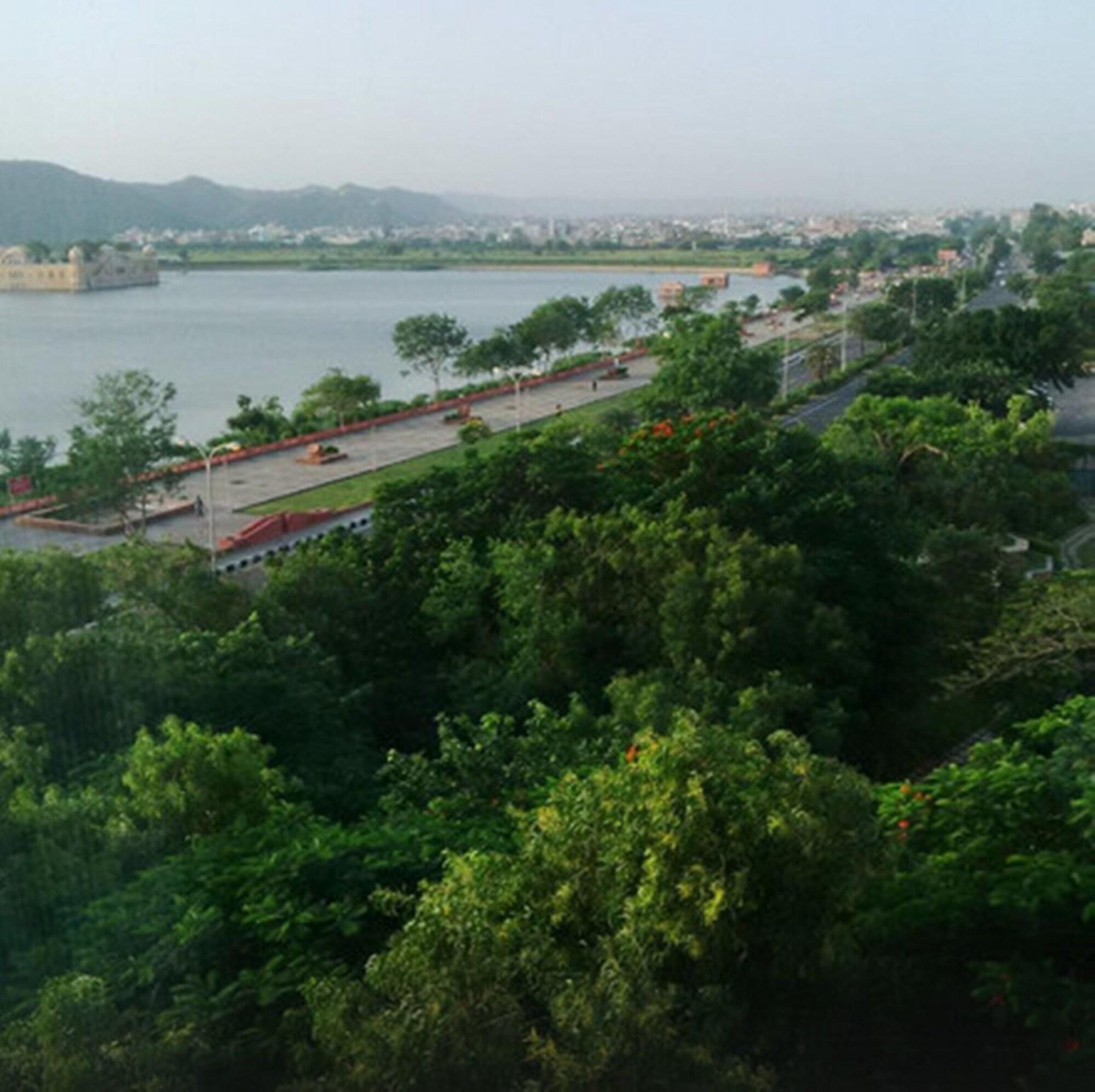 Regenta Jal Mahal, Hotel 4*