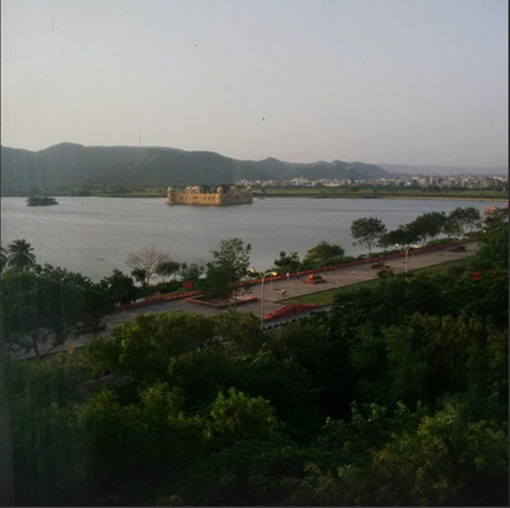 Regenta Jal Mahal, Hotel 4*