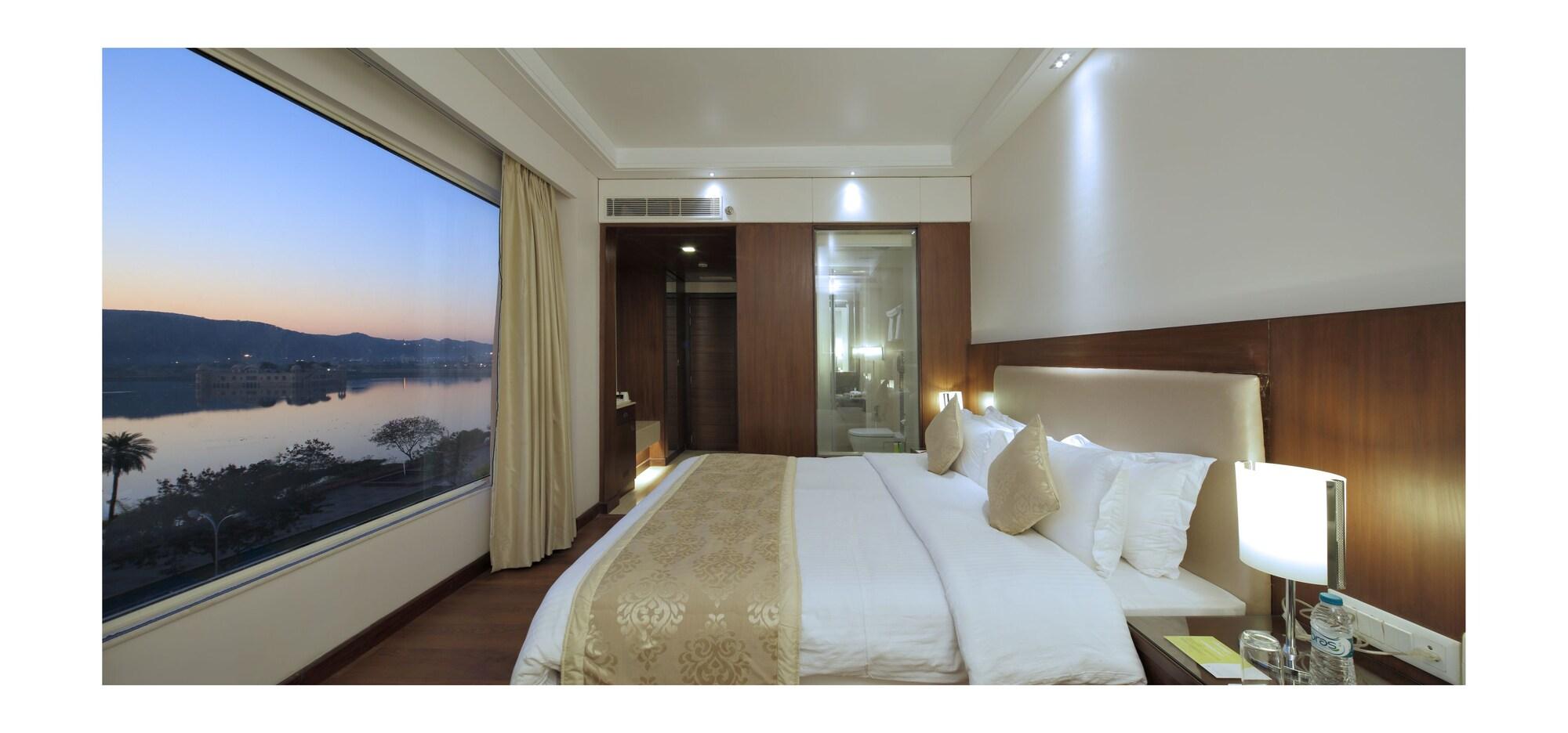 Regenta Jal Mahal, 4*