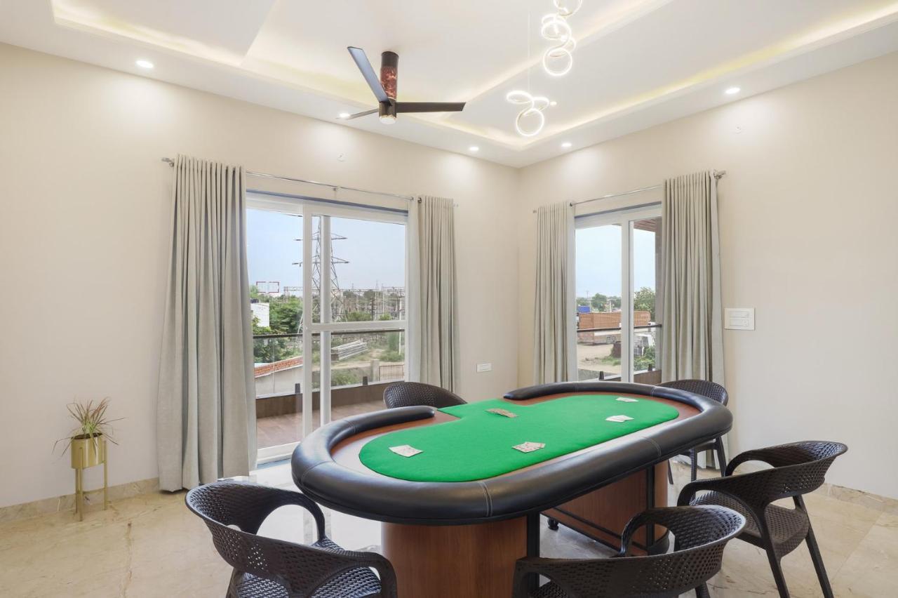 Stayvista's The Rose Gold - City-center With Private Pool, Games & Kids Zone Villa