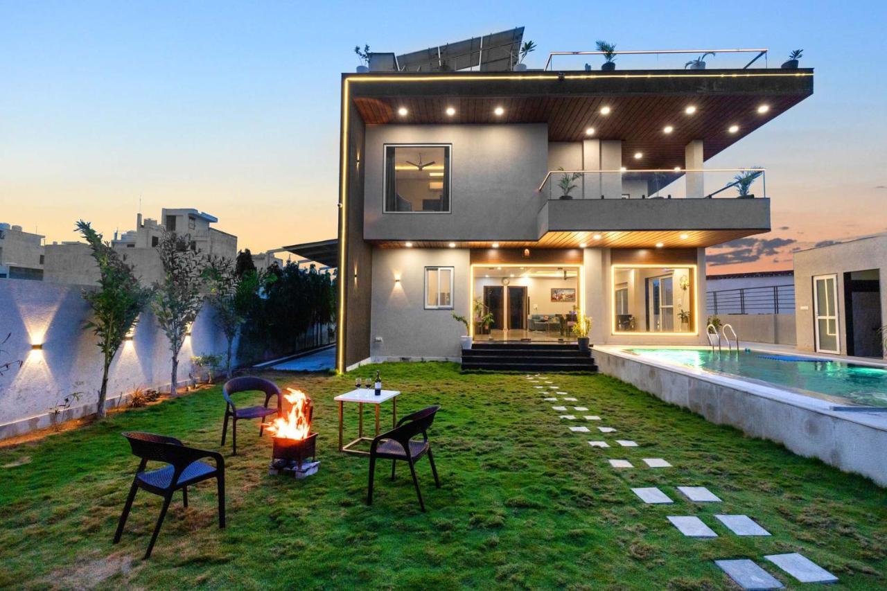 Stayvista's The Rose Gold - City-center With Private Pool, Games & Kids Zone *