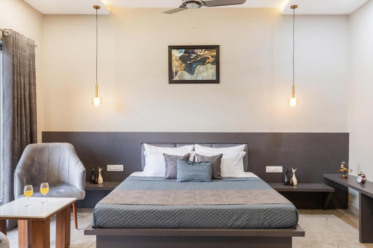 Stayvista's The Rose Gold - City-center With Private Pool, Games & Kids Zone Villa *