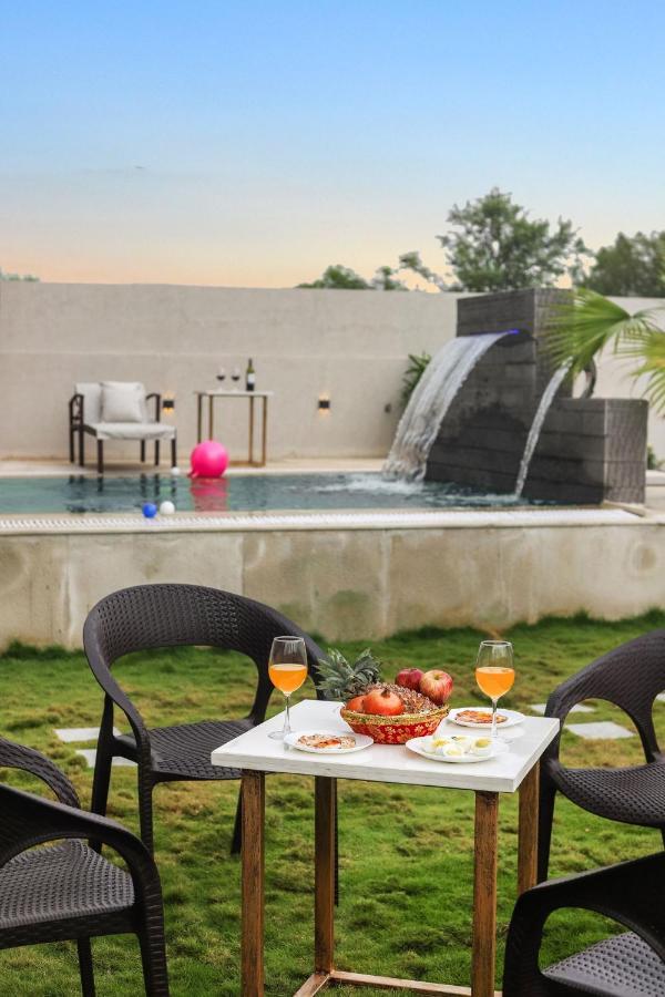Stayvista's The Rose Gold - City-center With Private Pool, Games & Kids Zone *