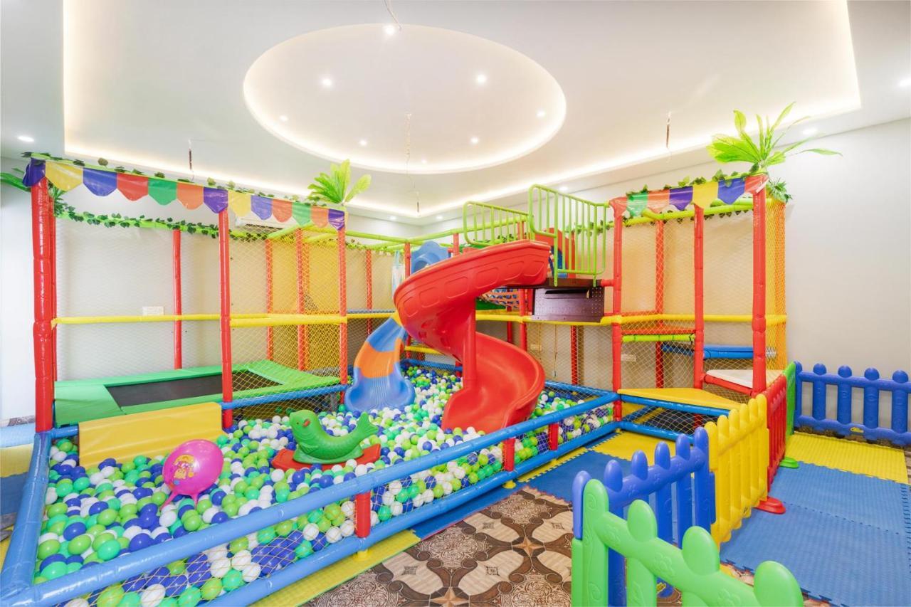 Stayvista's The Rose Gold - City-center With Private Pool, Games & Kids Zone