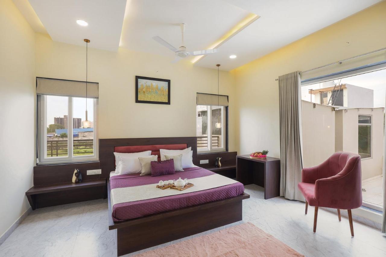 Stayvista's The Rose Gold - City-center With Private Pool, Games & Kids Zone * Jaipur