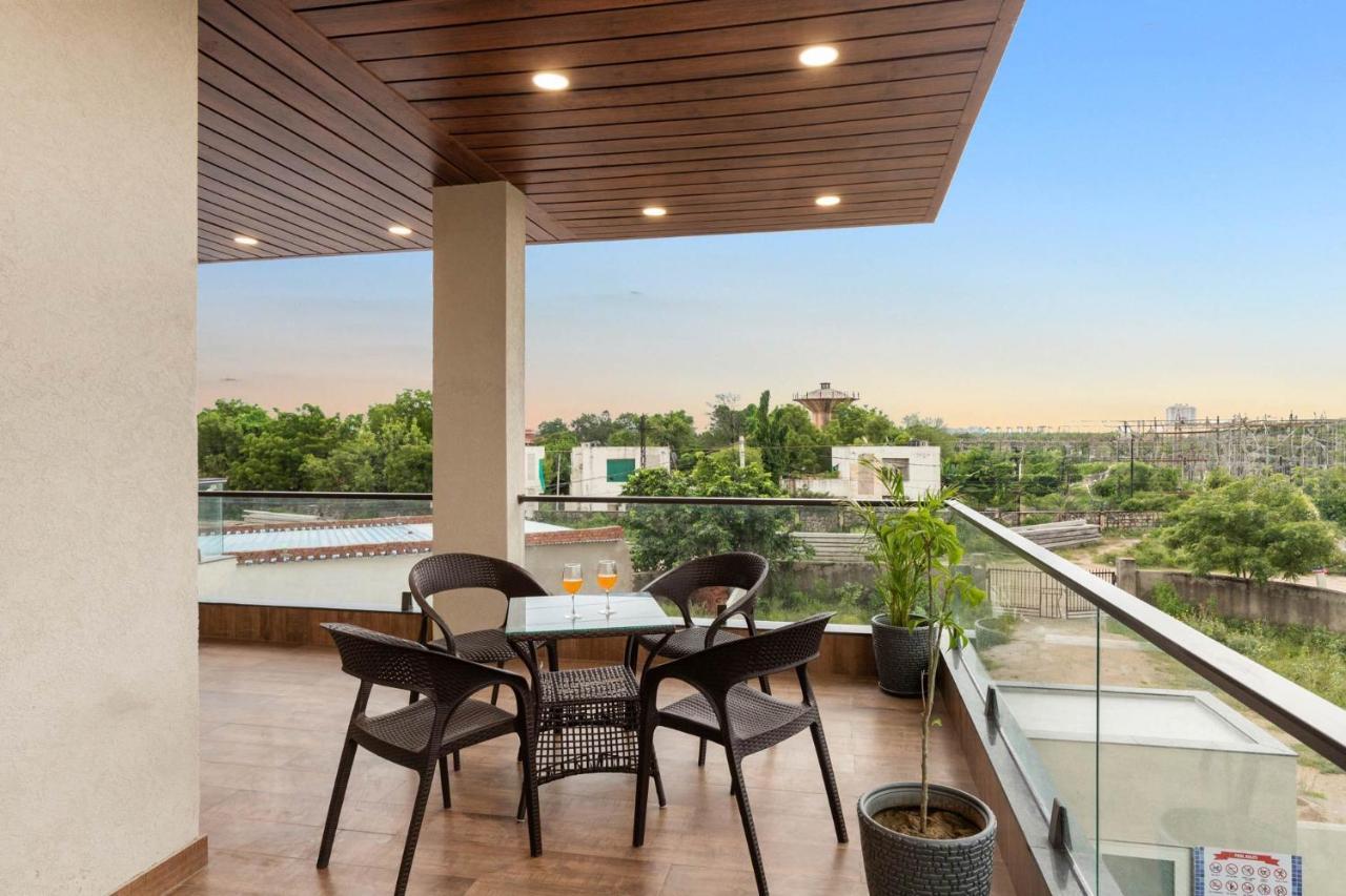Villa Stayvista's The Rose Gold - City-center With Private Pool, Games & Kids Zone *