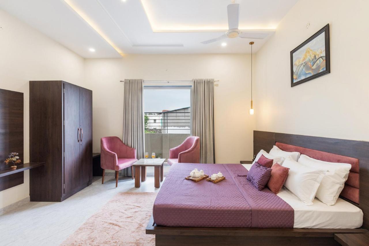 Villa Stayvista's The Rose Gold - City-center With Private Pool, Games & Kids Zone *