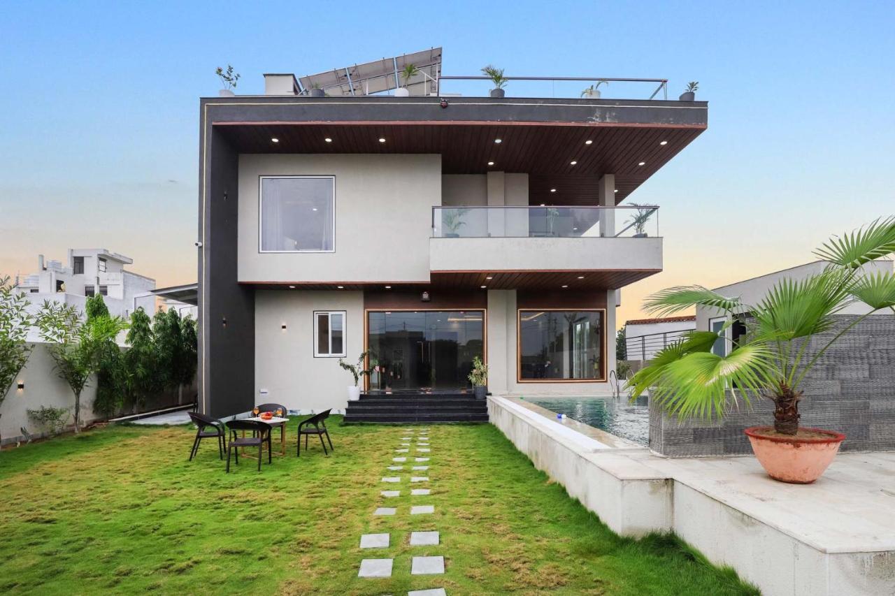 Stayvista's The Rose Gold - City-center With Private Pool, Games & Kids Zone Villa *