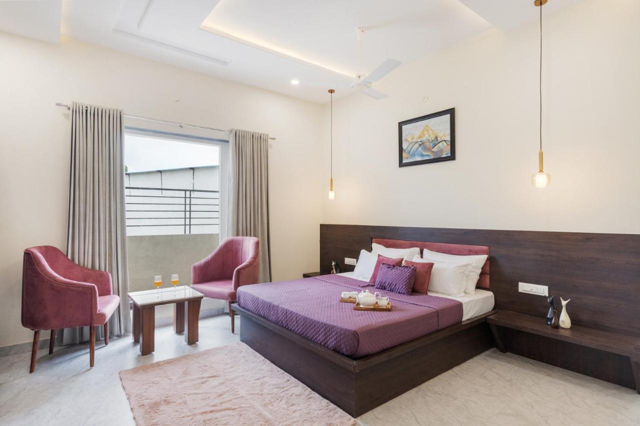 Villa Stayvista's The Rose Gold - City-center With Private Pool, Games & Kids Zone