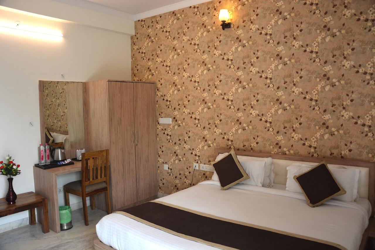 Hotel The White Tulip 3*