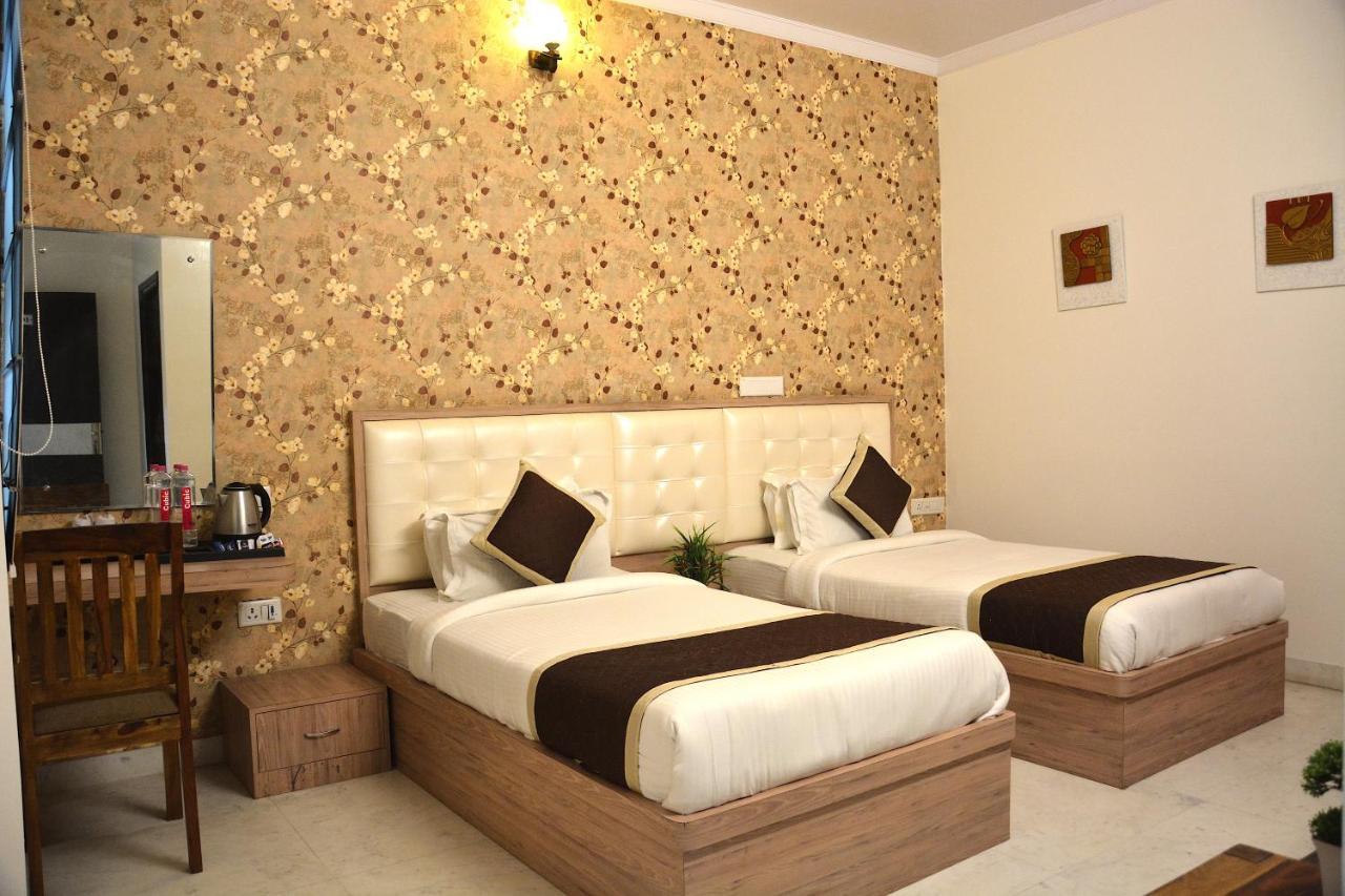 The White Tulip 3*