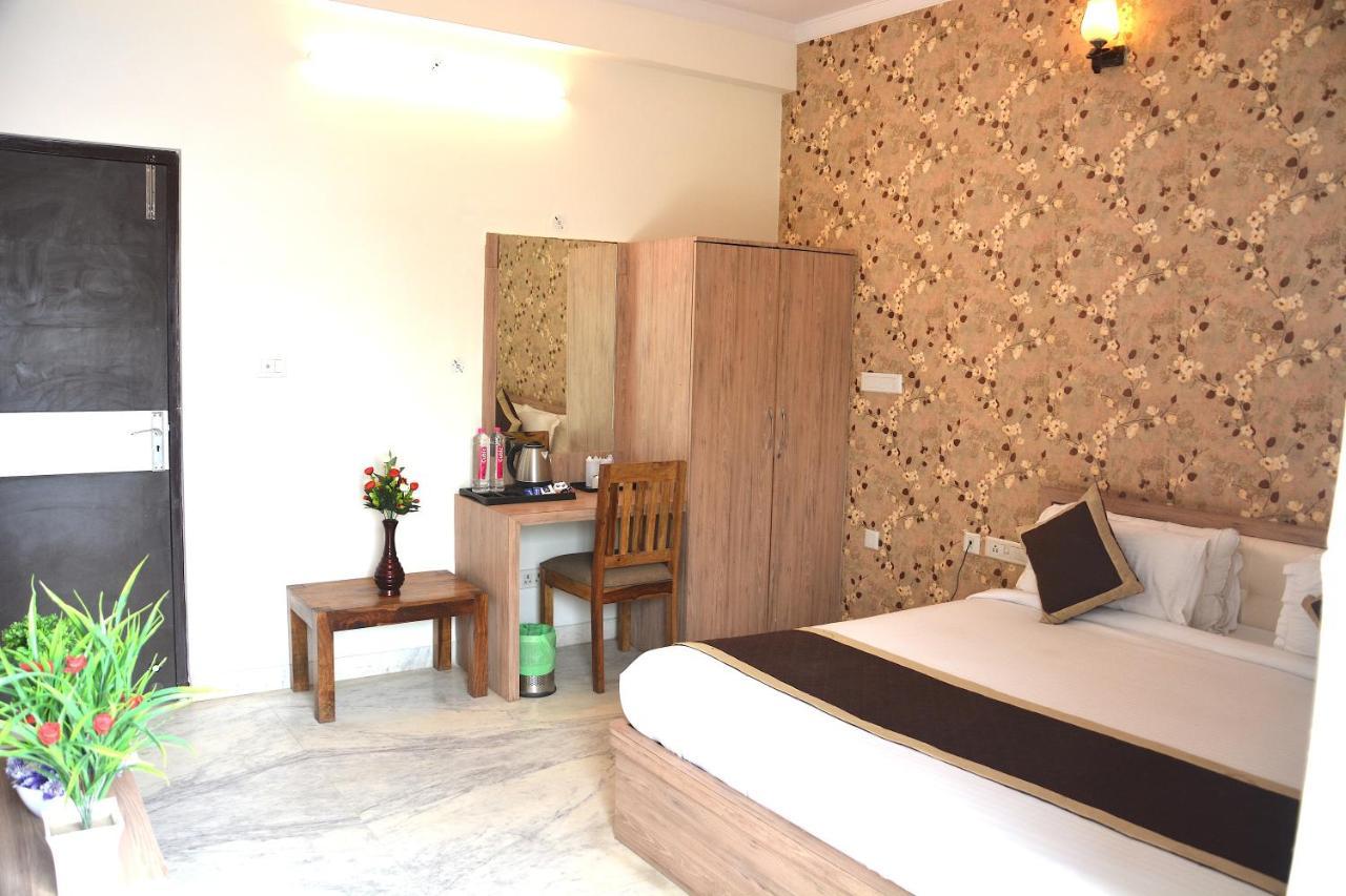 The White Tulip Hotel 3*