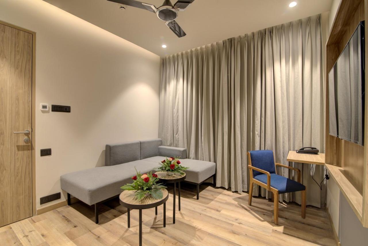 7 Apple Pratap Nagar, Hotel *