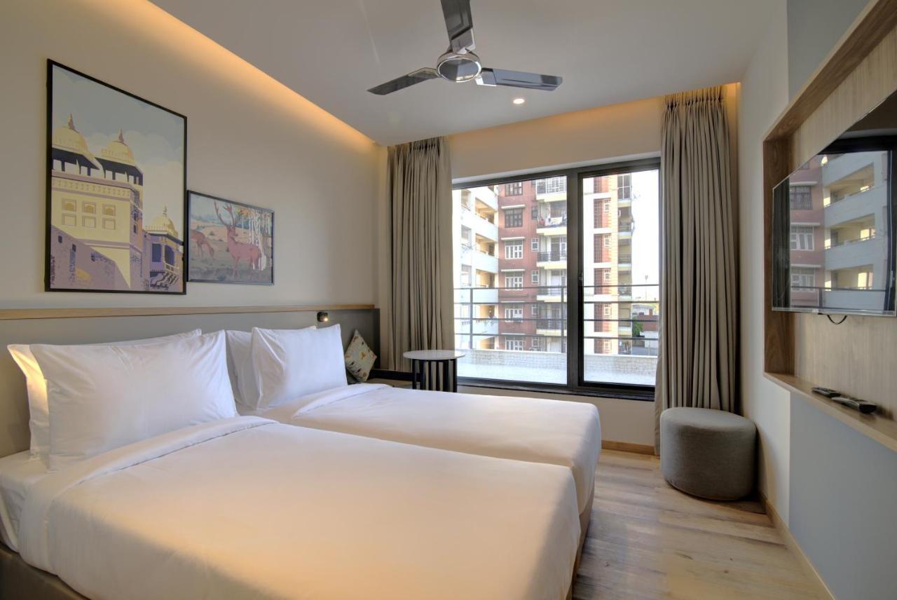 7 Apple Pratap Nagar, Hotel