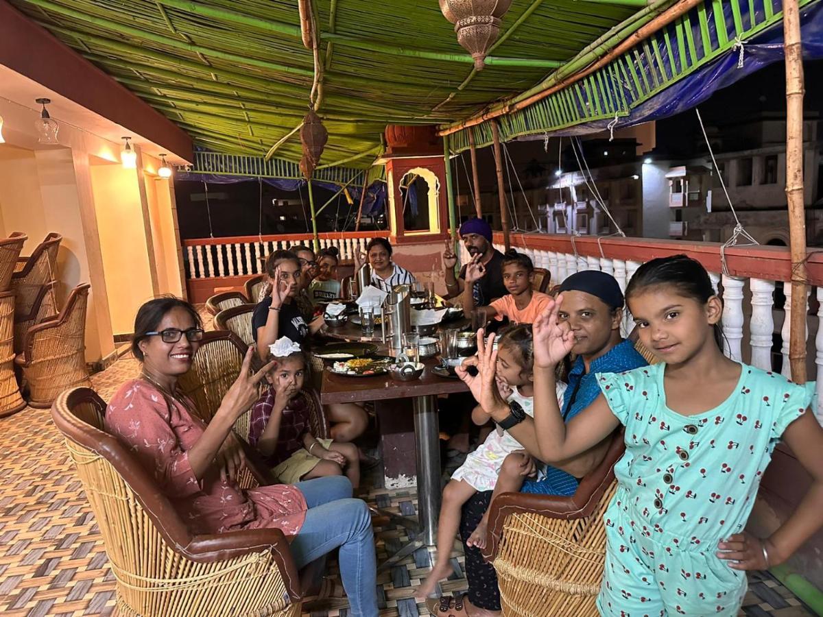 Shree Narayan Palace Hotel 2*