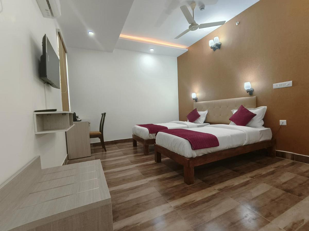 Pink Vista Hotel *