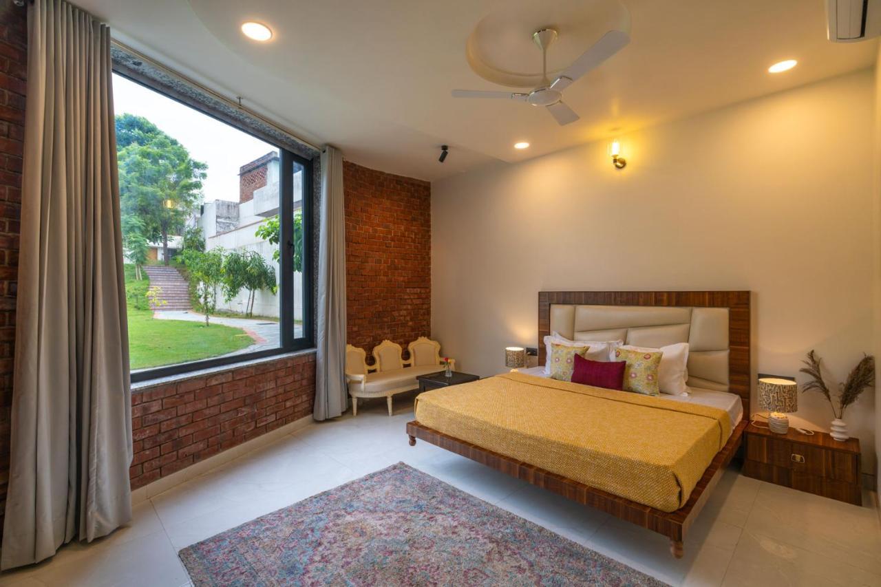 Stayvista's The Tree House - City-center With Outdoor Pool, Spacious Balconies & Vast Lawn