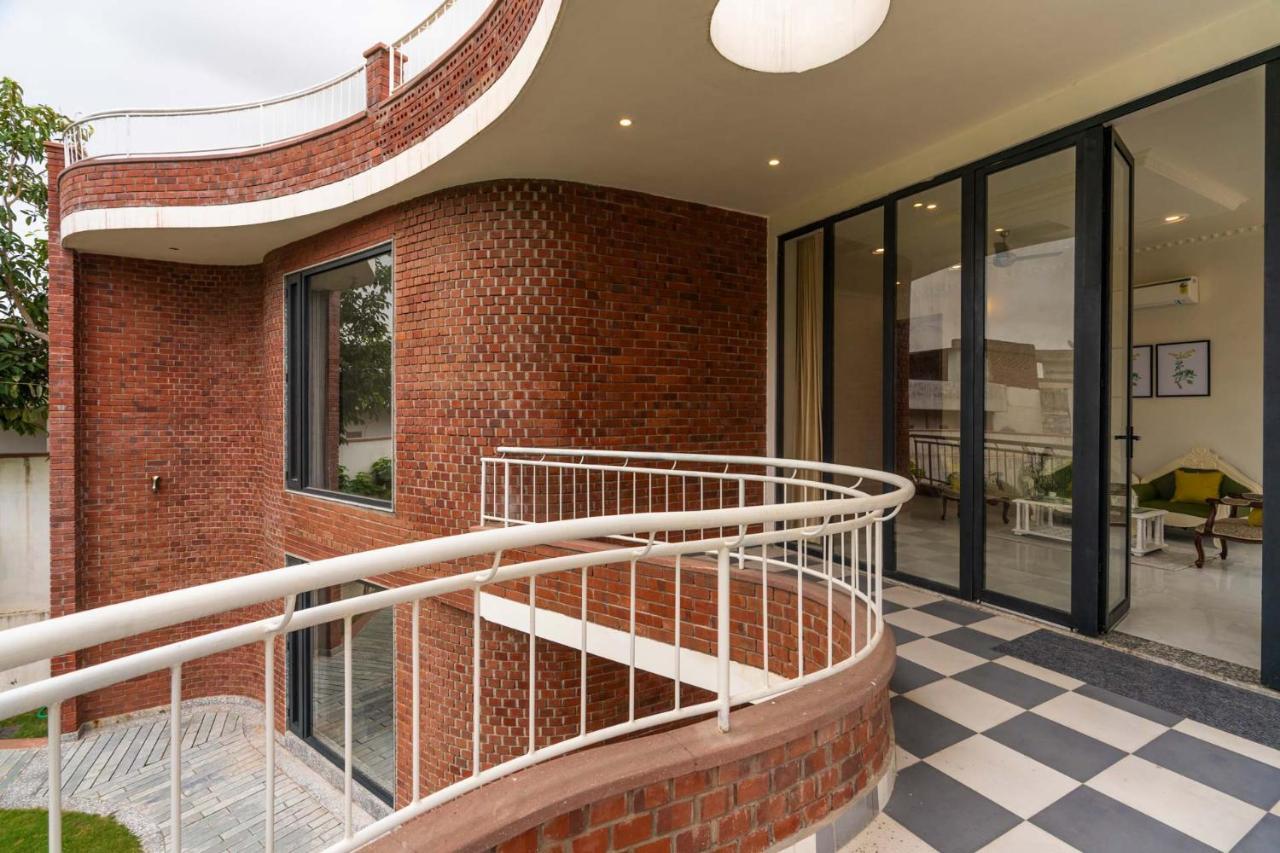 Stayvista's The Tree House - City-center With Outdoor Pool, Spacious Balconies & Vast Lawn Jaipur