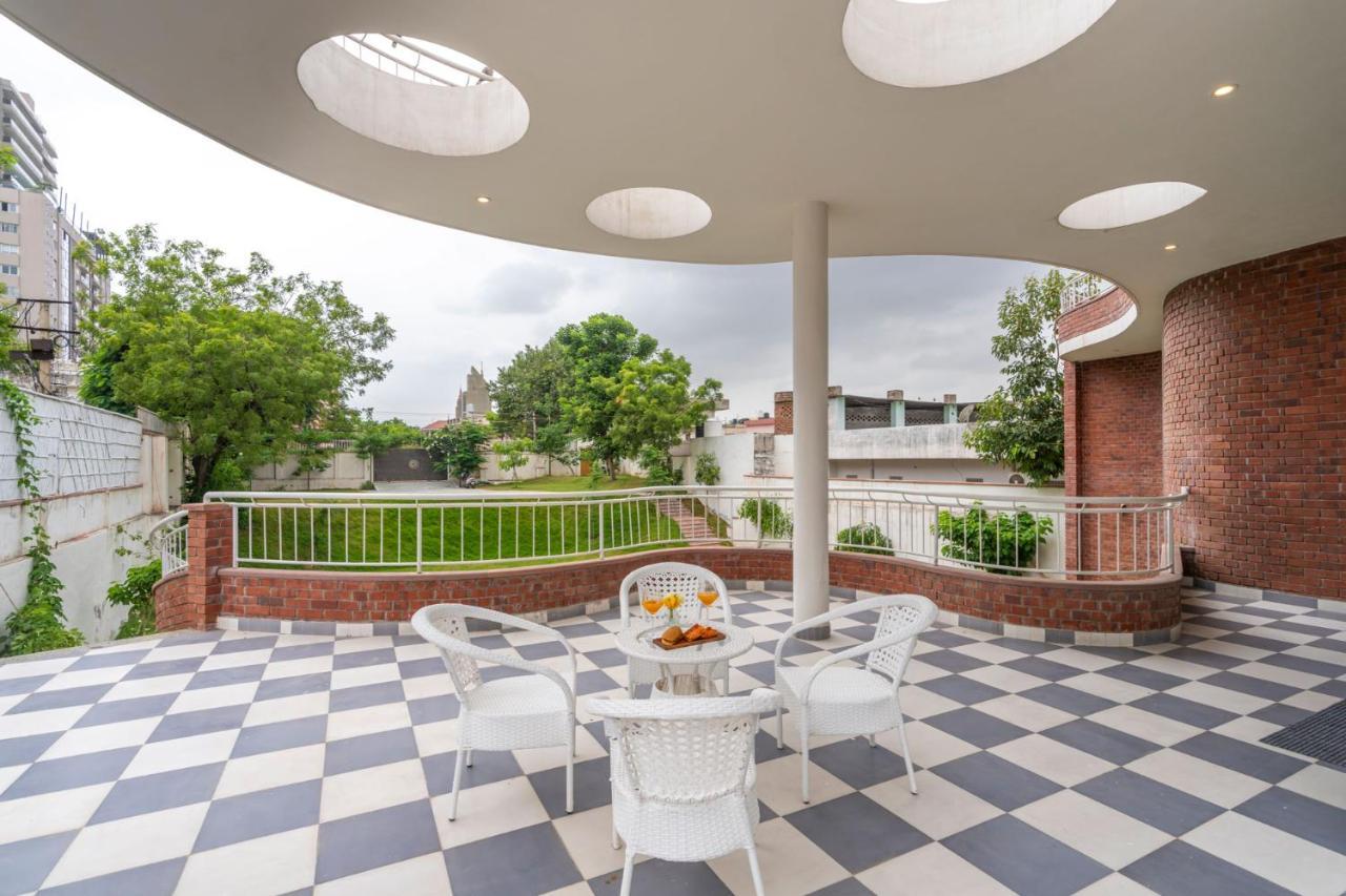 Stayvista's The Tree House - City-center With Outdoor Pool, Spacious Balconies & Vast Lawn Villa *