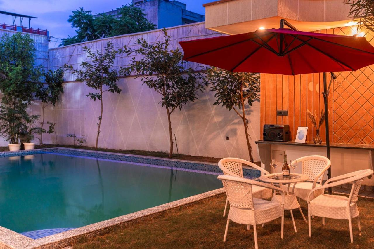 Stayvista's The Tree House - City-center With Outdoor Pool, Spacious Balconies & Vast Lawn * Jaipur