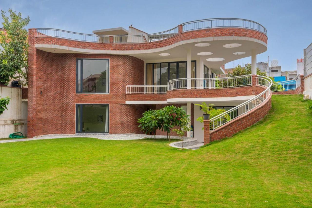 Stayvista's The Tree House - City-center With Outdoor Pool, Spacious Balconies & Vast Lawn