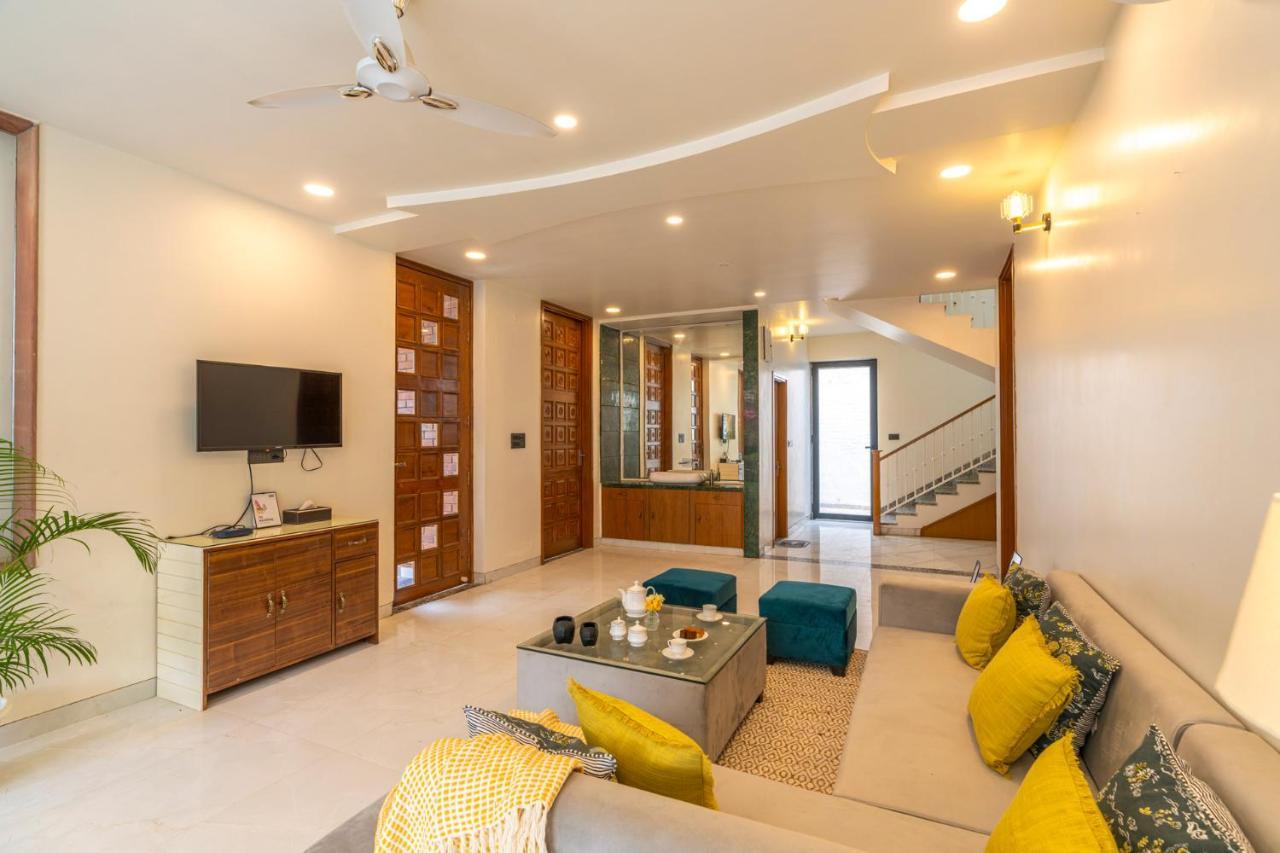 Stayvista's The Tree House - City-center With Outdoor Pool, Spacious Balconies & Vast Lawn * Jaipur