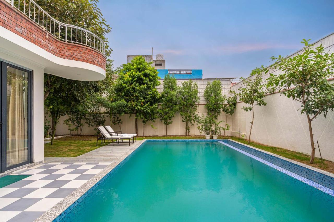 Stayvista's The Tree House - City-center With Outdoor Pool, Spacious Balconies & Vast Lawn *