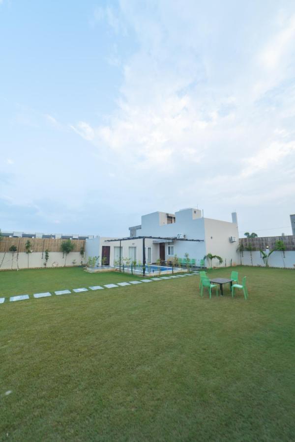800 Yards Farmhouse * Jaipur