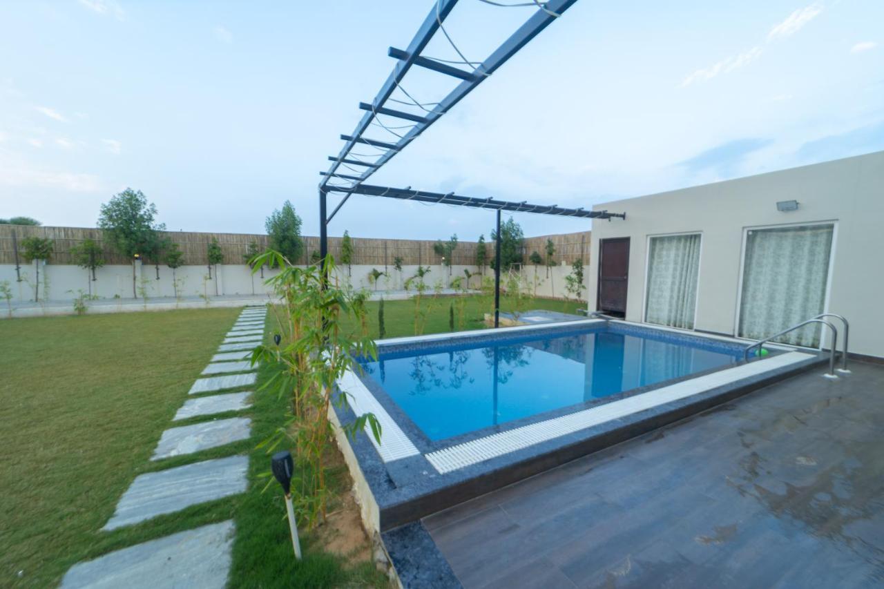 800 Yards Farmhouse * Jaipur