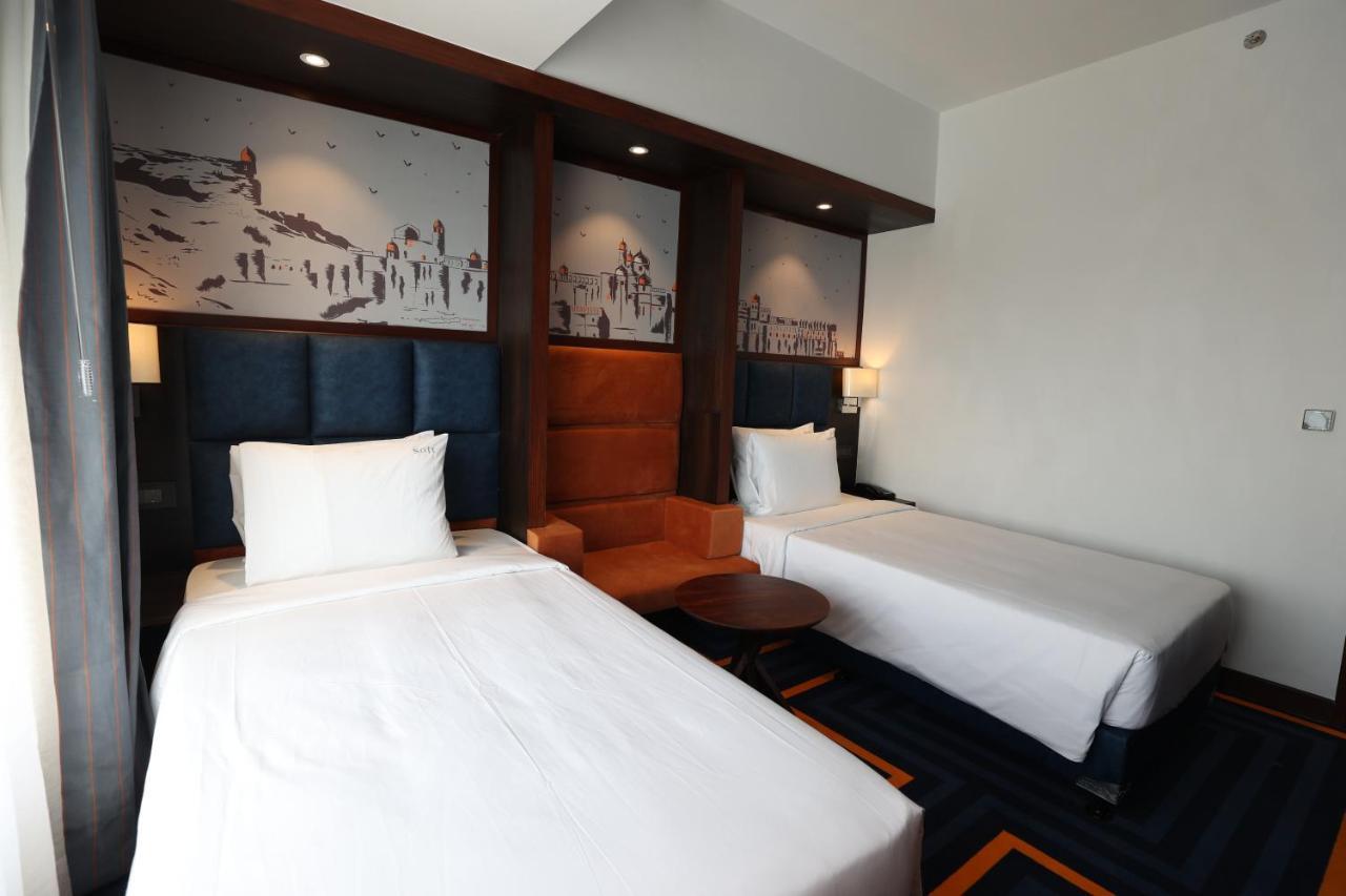 Hotel Express & Gopalpura 4*