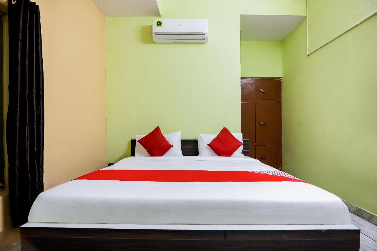 Hotel Oyo Flagship 66940 New Delhi Grand 3*