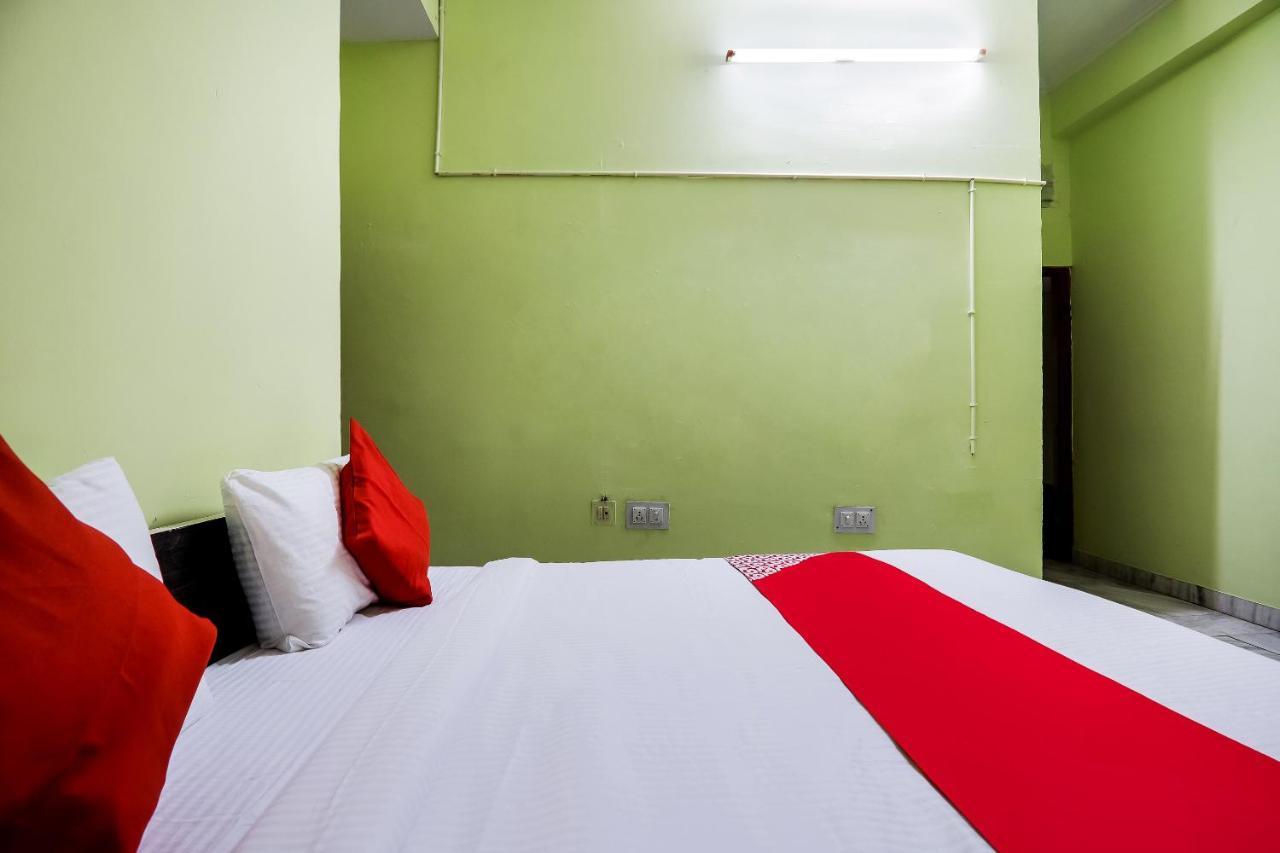 Oyo Flagship 66940 New Delhi Grand 3*