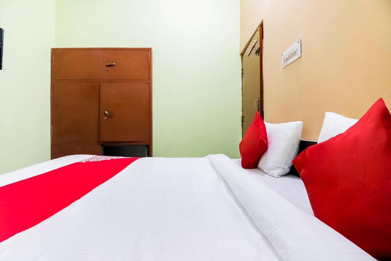 Oyo Flagship 66940 New Delhi Grand Hotel 3*