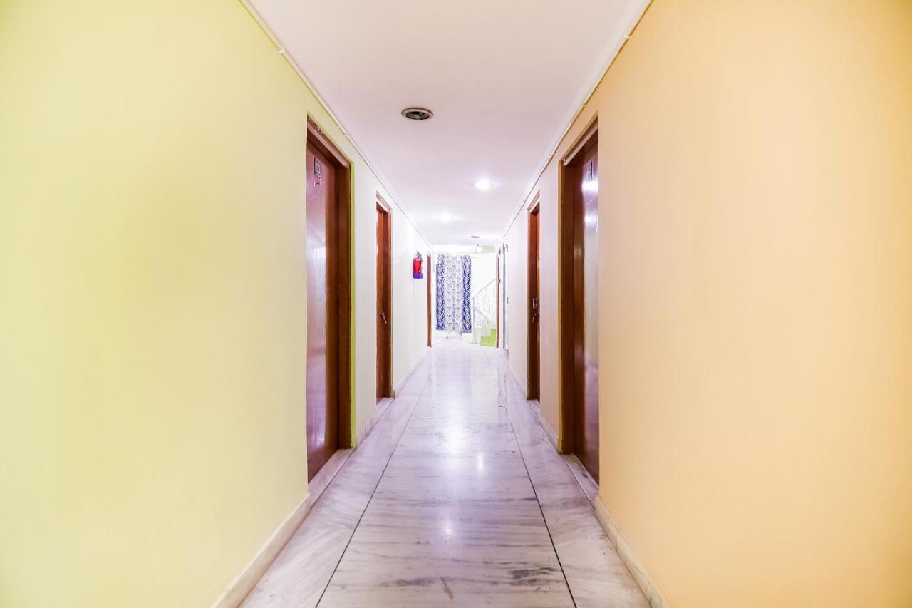 Oyo Flagship 66940 New Delhi Grand Hotel