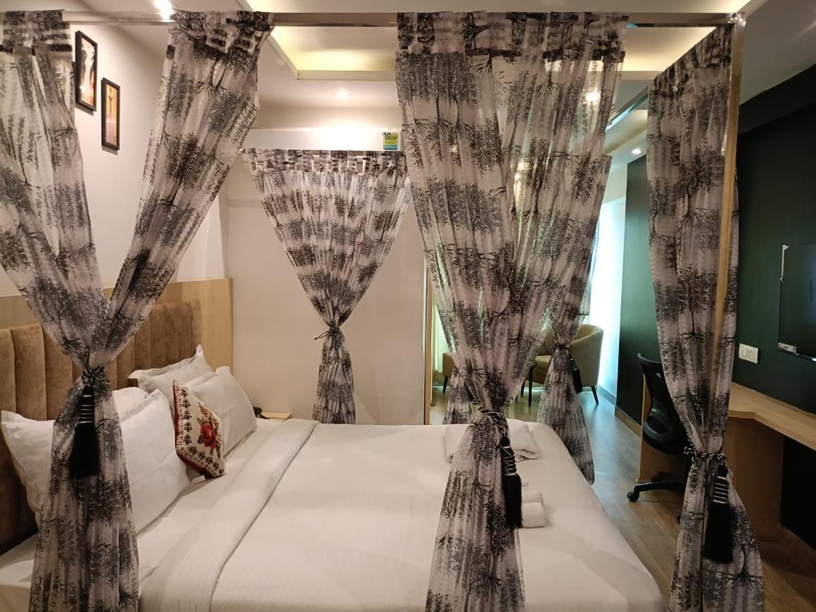 The Grand Anukampa Richi Rich Studio Approved By Govt Of India Apartment Jaipur