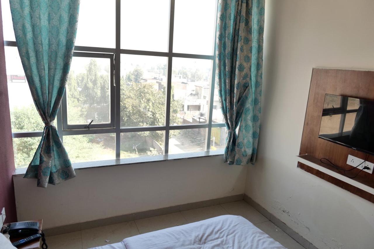Hotel Ira Mansarovar