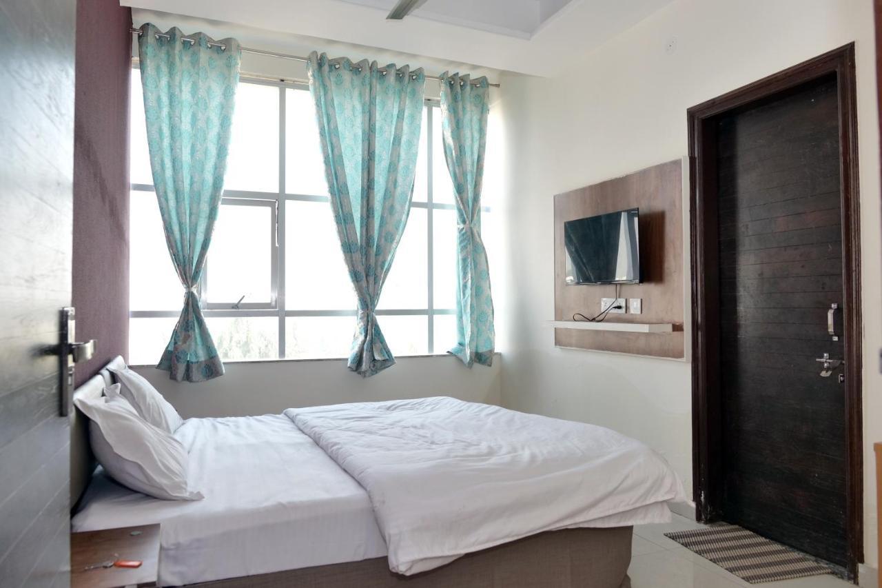 Hotel Ira Mansarovar