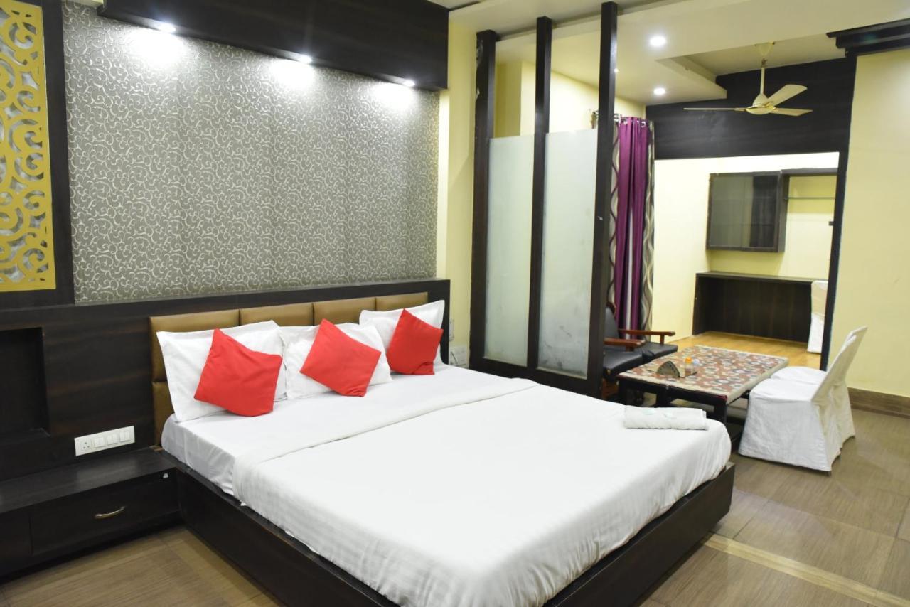 C-9 Hotel