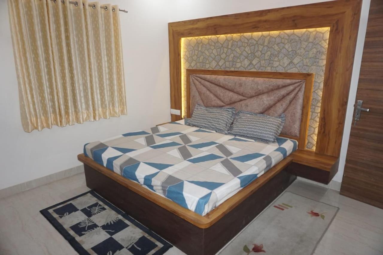 Apartment Ultra Luxurious 3bhk Stylish Haven Retreat *