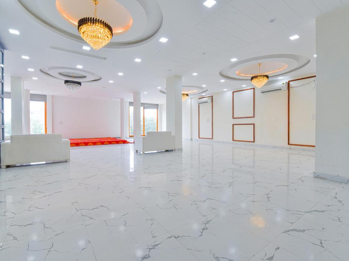 Vibha Palace Hotel 3*