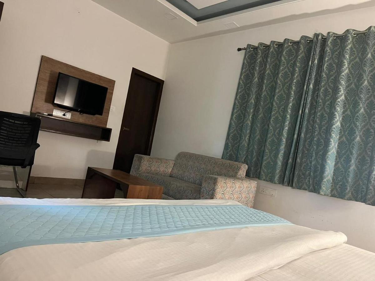 The Circle Era - An Aesthetic By Shivaneel Hospitality Hostel Jaipur