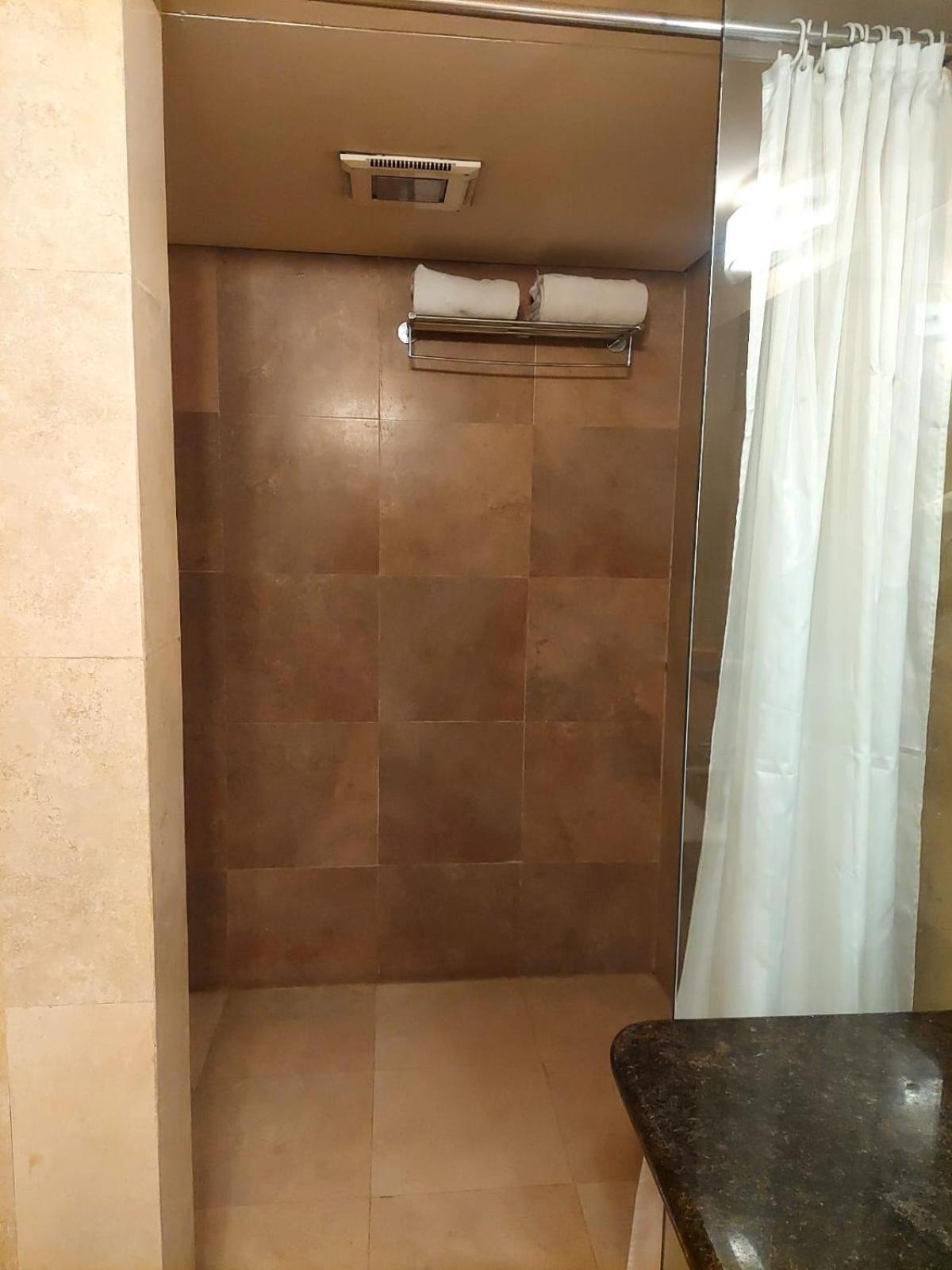 Whispering Palms Hotel 3*