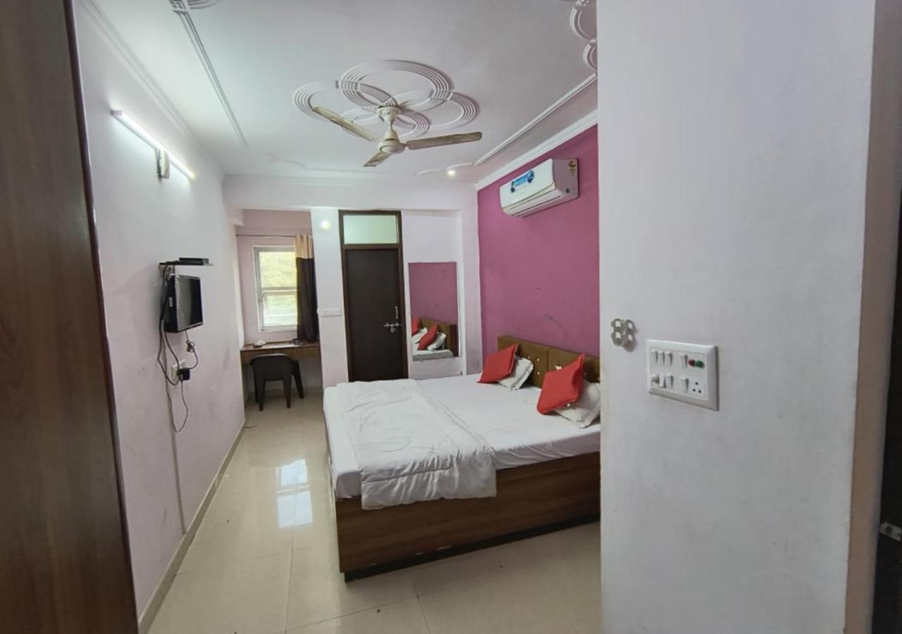 Bullet Hotel 3*