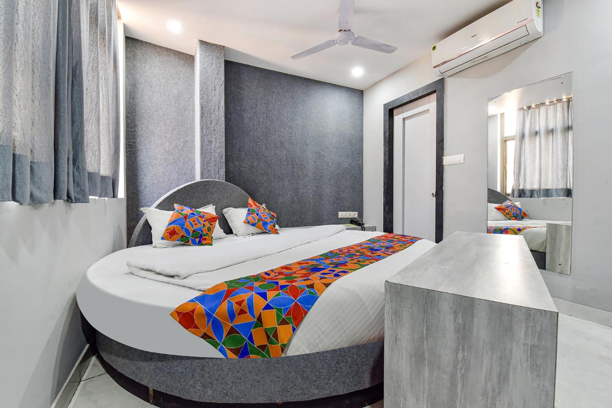 Hotel Fabhotel Surya Palace