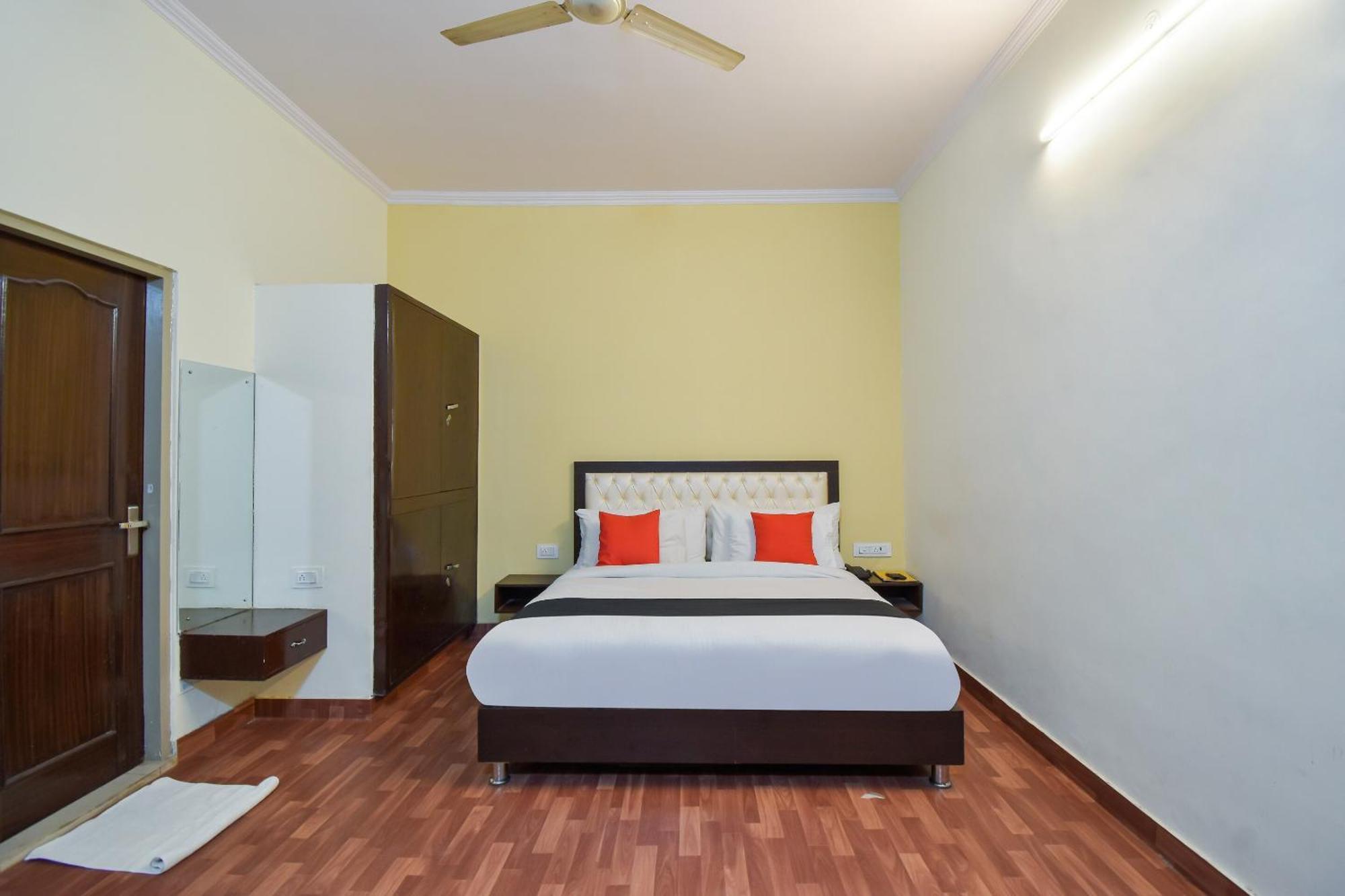 Collection O Krishna Pride Hotel Jaipur