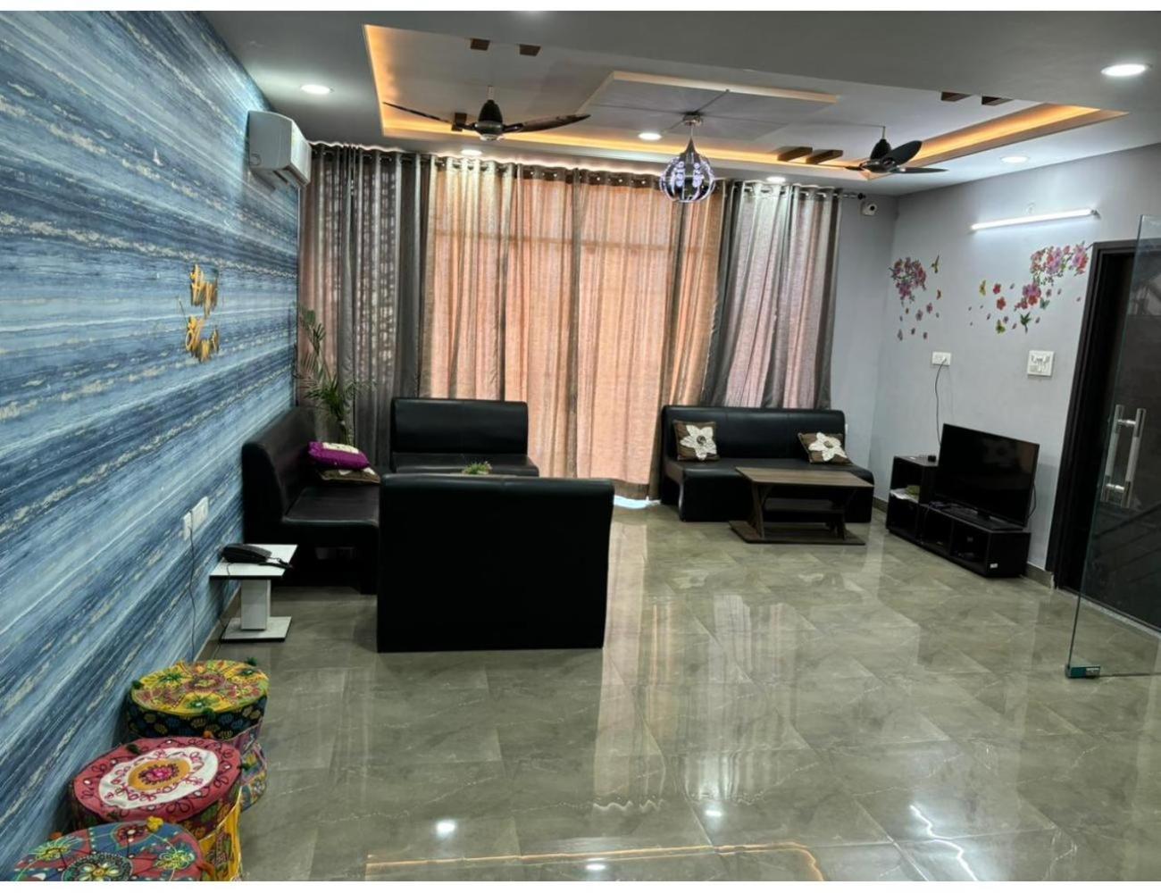 Uphar - & Restaurant, Homestay